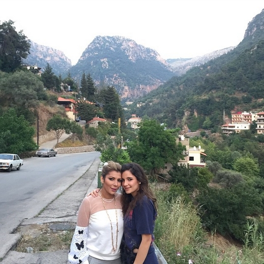 أصالة نصري برفقة ابنتها شام بجولة عائليّة في لبنان