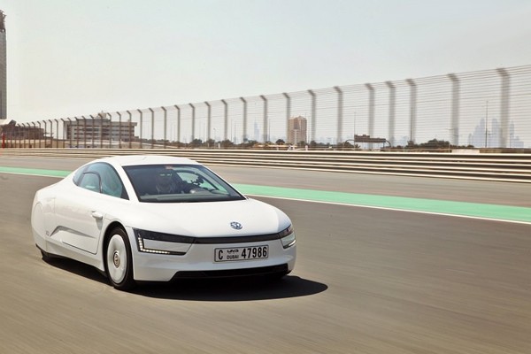 VW تخرج من فضيحة الانبعاثات بقرار منافسة سيارة يابانية متطورة