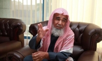 رجل دين سعودي يفتي بتحريم استخدام الجوال أثناء قيادة السيارة