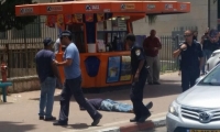 عربي يطعن يهودية بمفك والشرطة تطلق عليه الرصاص