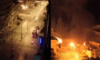 إصابة شابين من نابلس وإحراق مركبة للمستوطنين