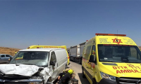 اصابة شابين بجراح حرجة ومتوسطة بحادث طرق في النقب