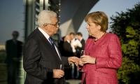 عباس يجتمع مع المستشارة الألمانية ميركل
