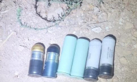 ضبط 6 قنابل ومخازن M16 وكلاشينكوف بين الصخور قرب الرامة
