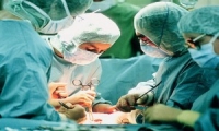 خطأ طبي في التوليد يؤدي الى فصل رأس المولود عن جسده