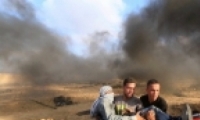 شهيد وعشرات الإصابات والاختناق على الحدود مع غزة
