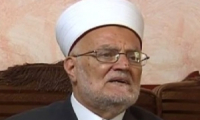 وزير الداخلية يعلن نيته سحب إقامة الشيخ عكرمة صبري عقب خطبته في المسجد الأقصى
