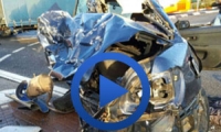 فيديو: مصرع شاب في حادث طرق بين سيارة وشاحنة