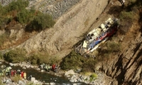 20 قتيلا جراء سقوط حافلة من منحدر بشمال البيرو