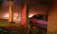 اندلاع النيران في سيارات مركونة بجانب بناية سكنية في حيفا  واصابة 59 شخصًا