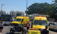 مصرع مسنة (80 عامًا) وإصابة سيدتين بجراح خطيرة ومتوسطة بحادث دهس من قبل حافلة في اشكلون