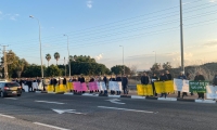 المئات من الأهالي في المثلث يتظاهرون على مفرق قلنسوة-نتانيا ضد سياسات هدم البيوت