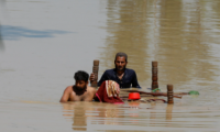 ارتفاع حصيلة ضحايا الفيضانات في باكستان إلى 1290 