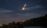 الدفاعات الجوية السورية تتصدى لقصف إسرائيلي بالمنطقة الوسطى