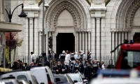 مقتل 3 أشخاص وإصابة آخرين بهجوم بسكين قرب كنيسة في مدينة نيس الفرنسية