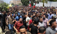عشرات الآلاف يشيعيون القيادي في الجهاد الاسلامي خالد منصور في غزة