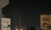 صفارات الانذار تدوي في منطقة تل ابيب والشارون والمثلث واطلاق عشرات الصواريخ