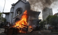 إحراق جامعة ونهب كنيسة خلال المظاهرات في تشيلي