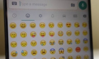 مجموعة كبيرة من الوجوه التعبيرية Emoji لواتس اب على أندرويد