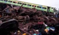 مصرع 288 شخصاً و 900 جريحا باصطدام بين 3 قطارات في الهند 