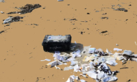  العثور على حقائب معدات طبية على شاطئ قرب زخرون يعقوب كتب عليها من الأردن إلى غزة