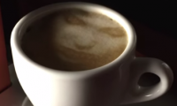 آلة جديدة تطبع الصور على القهوة 