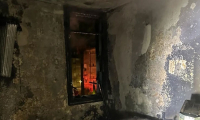اندلاع حريق داخل شقة سكنية في عكا يتسبب بأضرارًا جسيمة بالممتلكات دون وقوع إصابات