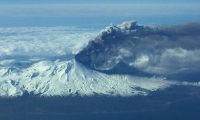 علماء الجيولوجيا يحذرون من ثوران بركان ألاسكا