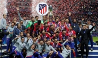 أتلتيكو يكسر سلسلة ريال مدريد برباعية ويتوج بكأس السوبر الأوروبي 4-2