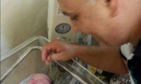 زوجان من نحف يرزقان بطفل بعد انتظار 23 عاما