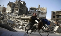 الموت يحاصر الغوطة والإغاثة معلقة