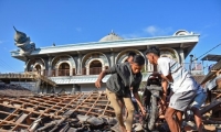 91 قتيلا وعشرات الجرحى في زلزال عنيف ضرب اندونيسيا