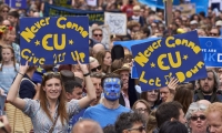 عشرات الآلاف في شوارع لندن للبقاء في الاتحاد الأوروبي