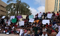 المئات يتظاهرون للمطالبة بتوفير سفريات لـ18 ألف طالب في النقب