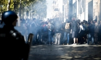 الشرطة تقمع متظاهري السترات الصفراء في باريس