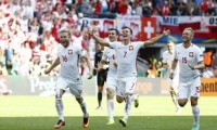 بولندا تهزم سويسرا بركلات الترجيح بعد هدف رائع من شاكيري