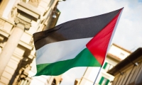 رفع علم فلسطين على أسوار الكنيسة الإنجيلية بالتشيك للمرة الأولى 