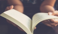 تعلم القراءة في الكبر يمكن أن يعيد نشاط المخ في 6 أشهر