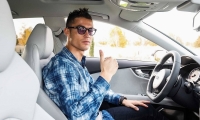 كريستيانو رونالدو يحصل على سيارة اودي جديدة مع زملائه في ريال مدريد