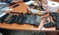 اعتقال 3 شبان من تل السبع بعد ضبط سلاح وكمية من الذخيرة ومخدرات