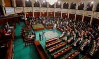 البرلمان التونسي يرفض منح الثقة للحكومة ومفاوضات لتكليف جديد