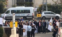 أهالي طرعان يتظاهرون أمام مكاتب مجلس التخطيط في القدس 