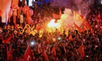 تواصل الاحتفالات في تركيا وأمريكا تؤكد ان لا علاقة لها بمحاولة الإنقلاب