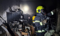 حريق في مبنى سكني في نوف هجليل وإصابة رجل بجراح خطيرة
