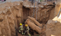 تخليص عامل بعد سقوطه في حفرة خلال عمله بورشة بناء في أشدود