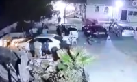 سيارة تقتحم ساحة وتدهس عدة أشخاص في أعقاب شجار في بلدة شعب
