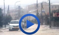 فيديو: مياه الأمطار الغزيرة تتسبب بفيضانات وتغرق شوارع بالبلاد