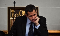 المحكمة العليا الفنزويلية تحظر سفر غوايدو وتجمد حساباته