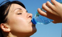 صحياً متى يجب علينا شرب الماء؟ 