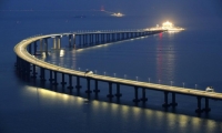 الصين تفتتح أطول جسر مائي: 55 كم بتكلفة 20 مليار دولار